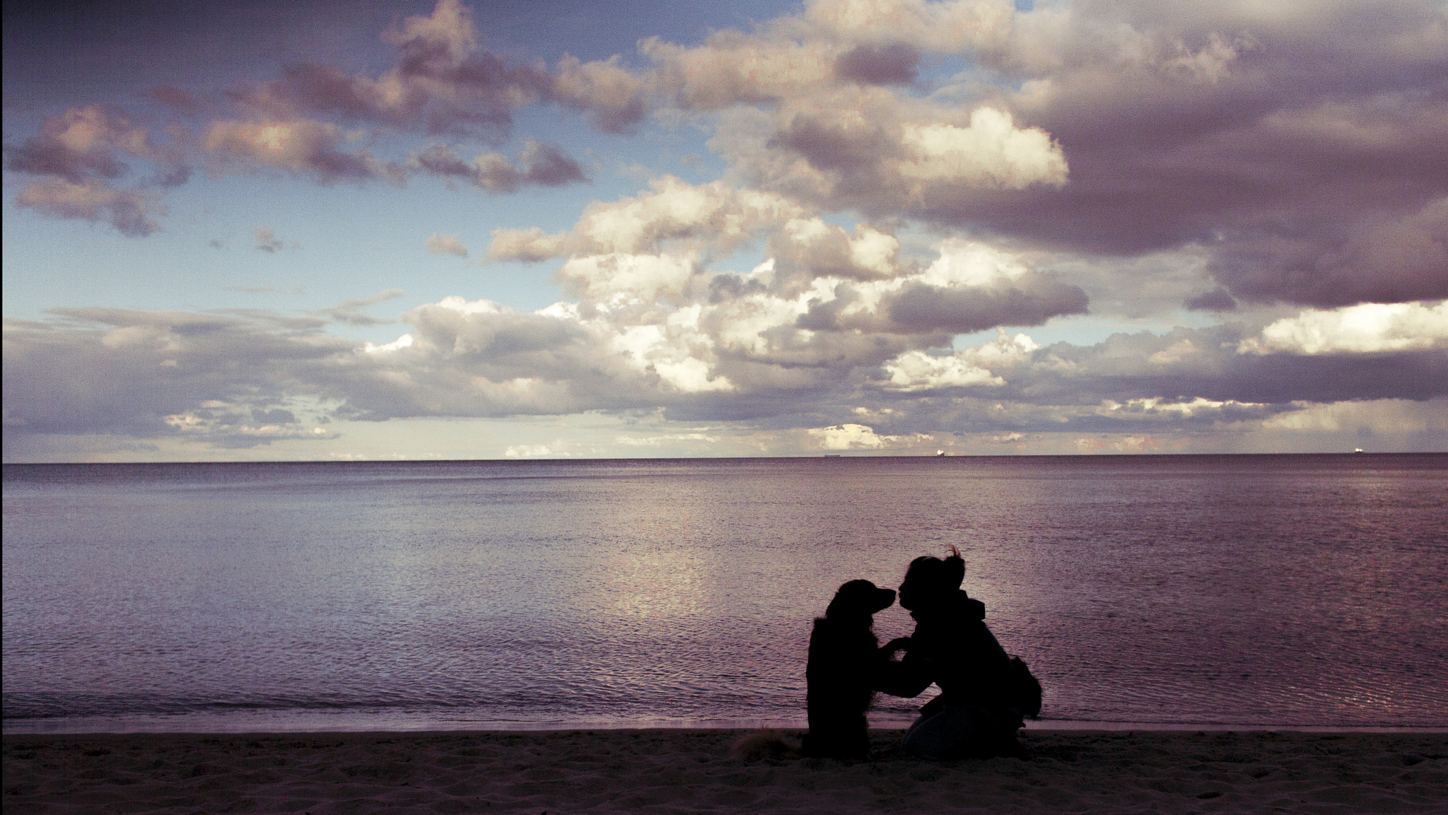 Canon EOS 5D + Canon EF 28mm F1.8 USM sample photo. Kiss me! photography