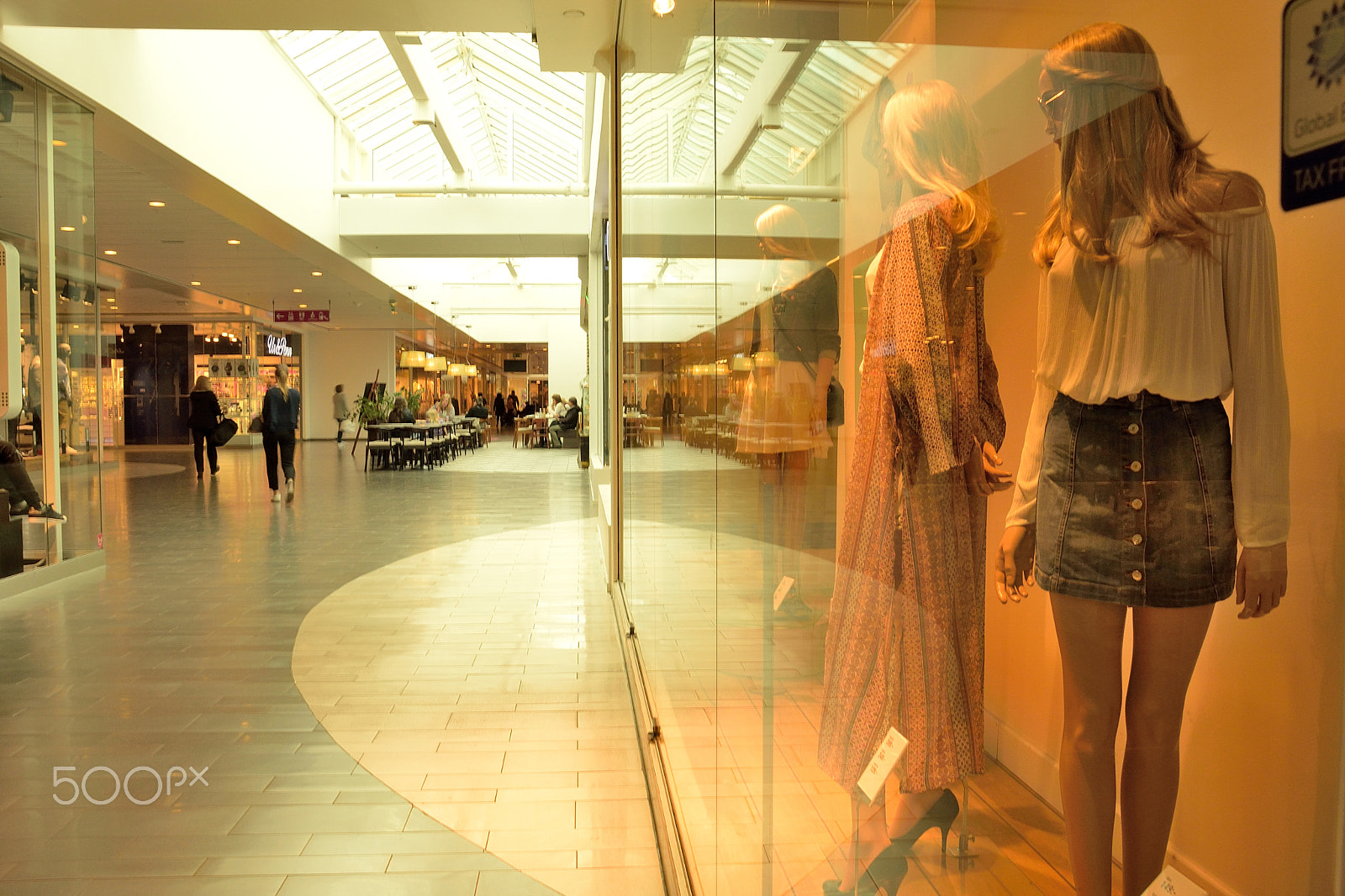 Sigma 18-200mm F3.5-6.3 DC OS HSM sample photo. Shopping mall photography