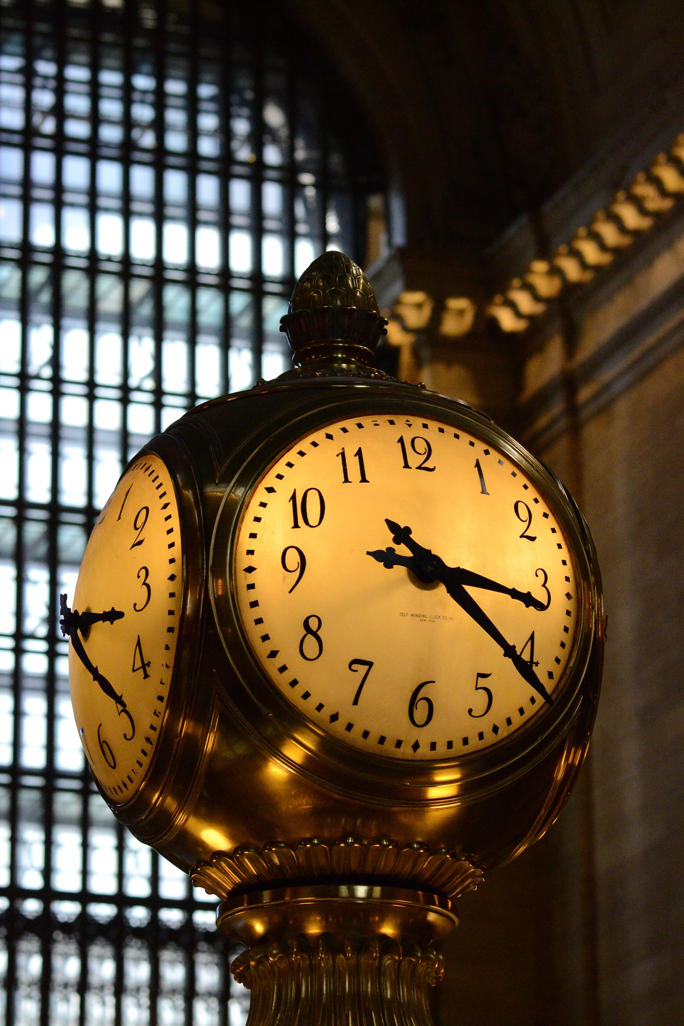 Nikon D3100 + Nikon AF-S Nikkor 85mm F1.8G sample photo. Grand station clock photography