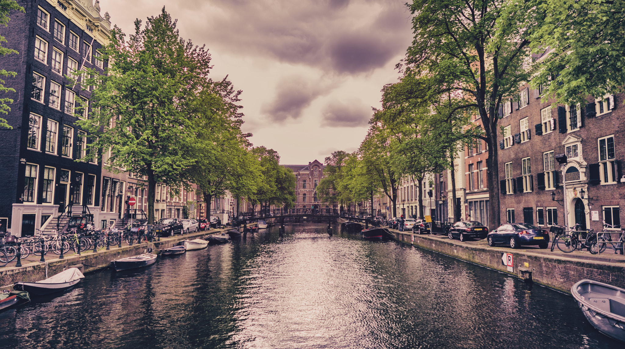 Sony a7R + ZEISS Batis 25mm F2 sample photo. Amsterdam 02 - canal view photography