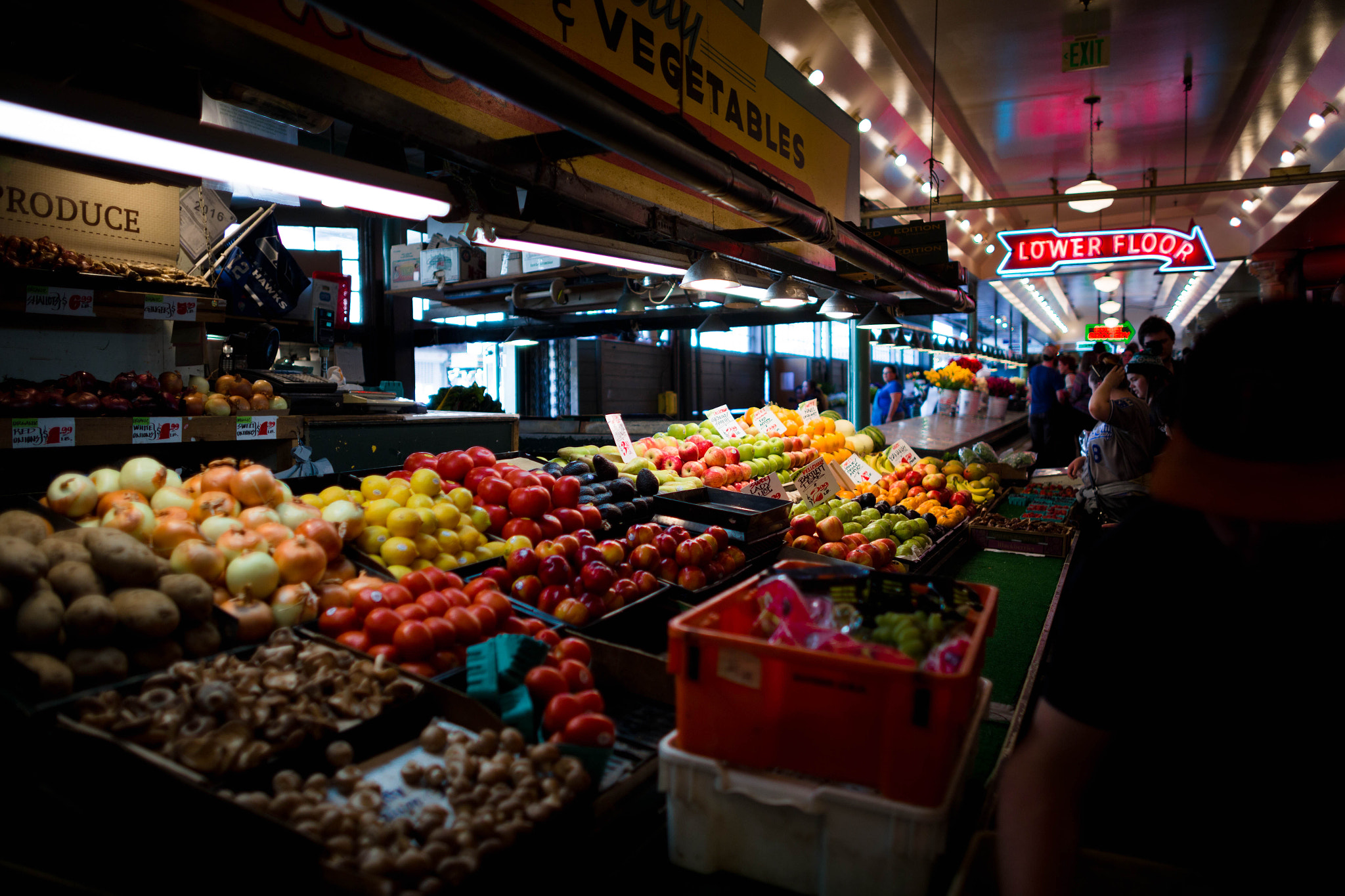 Canon EOS 6D + Canon EF 24mm f/1.4L sample photo. Pikes place photography