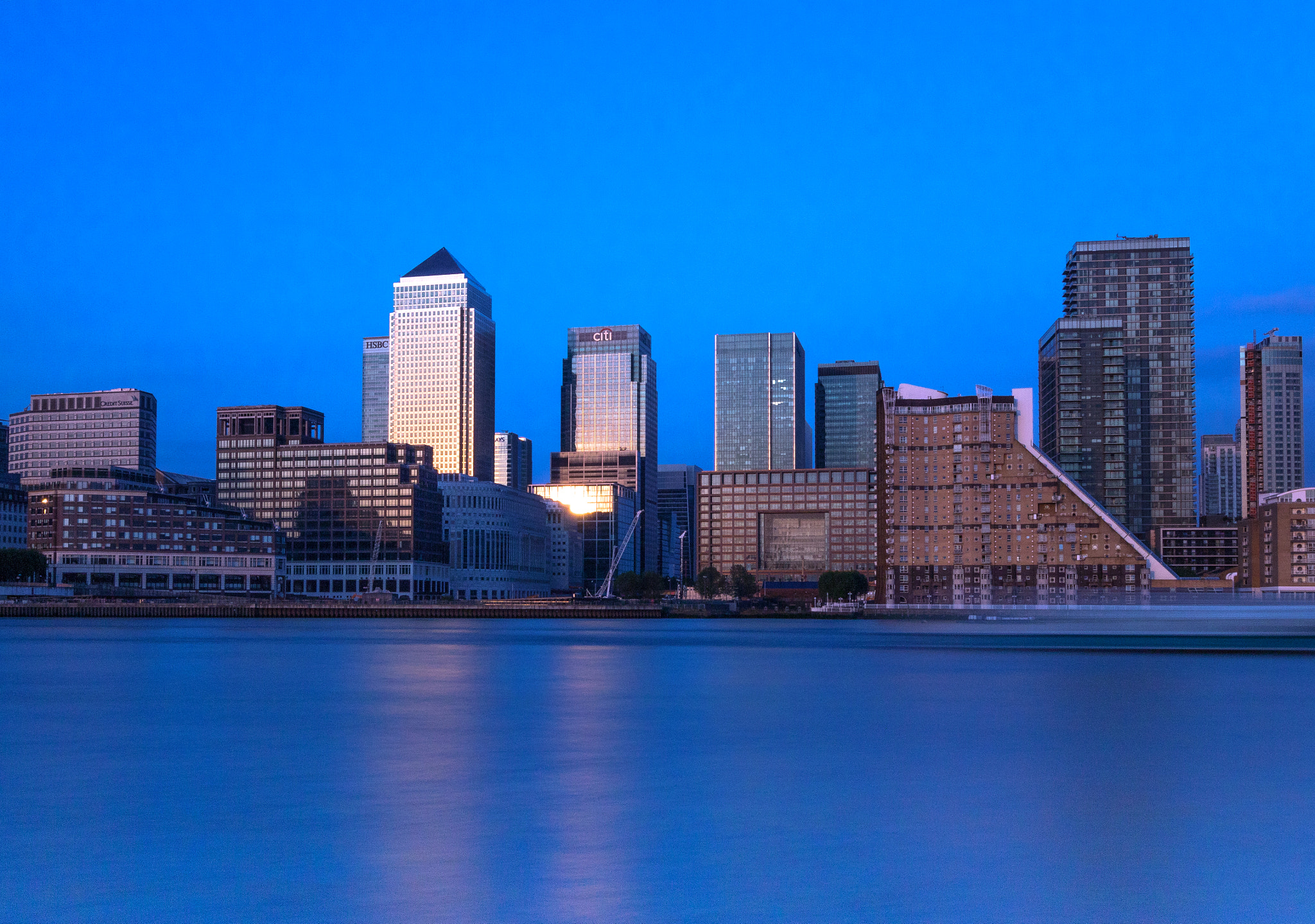Canon EF-S 10-18mm F4.5–5.6 IS STM sample photo. Canary wharf skyline photography
