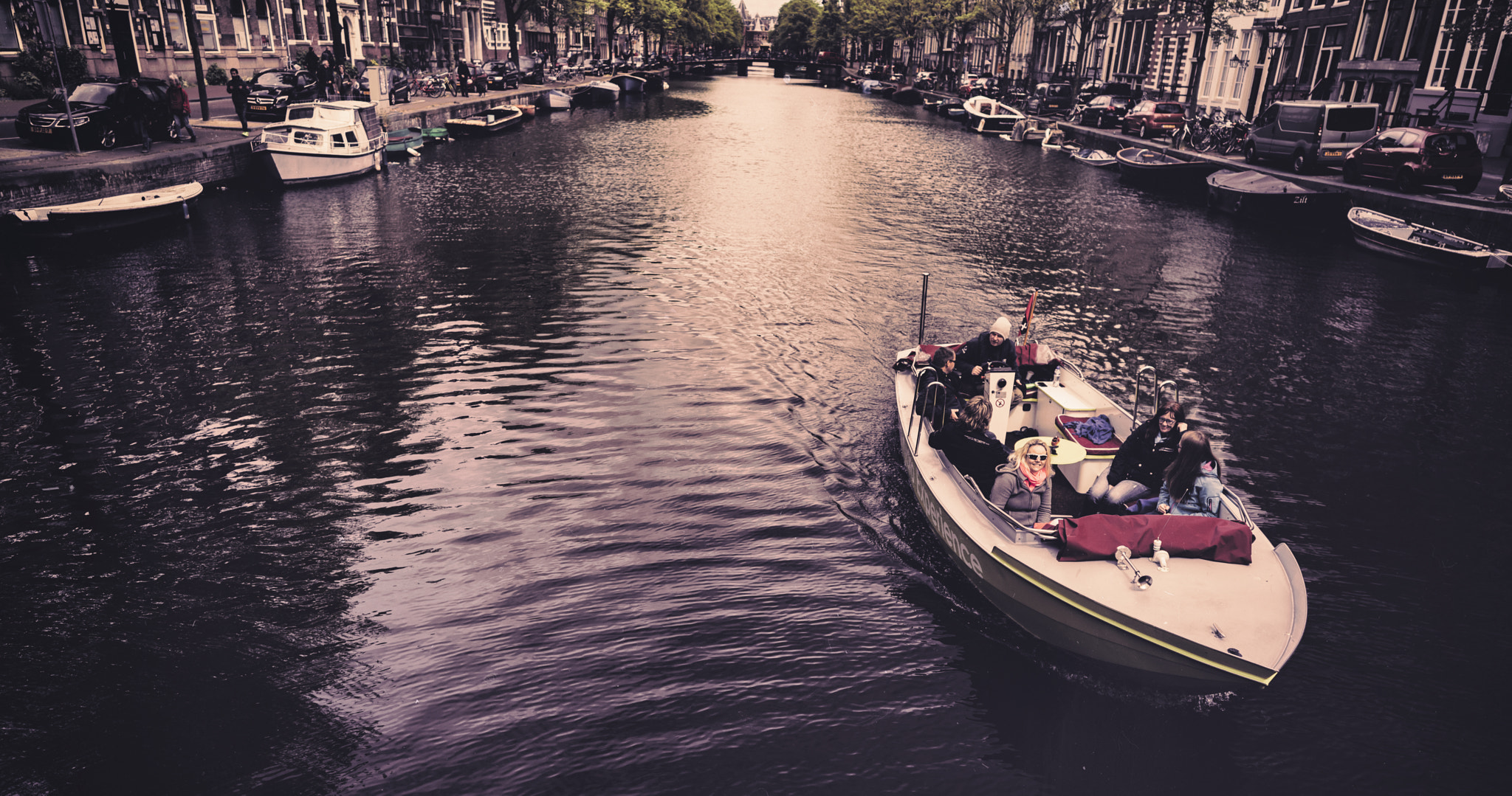 Sony a7R + ZEISS Batis 25mm F2 sample photo. Amsterdam 09 - boat trippin photography