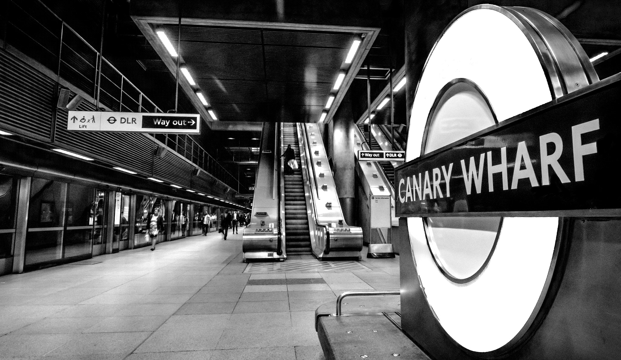 Canon EF-S 10-18mm F4.5–5.6 IS STM sample photo. Canary wharf tube photography
