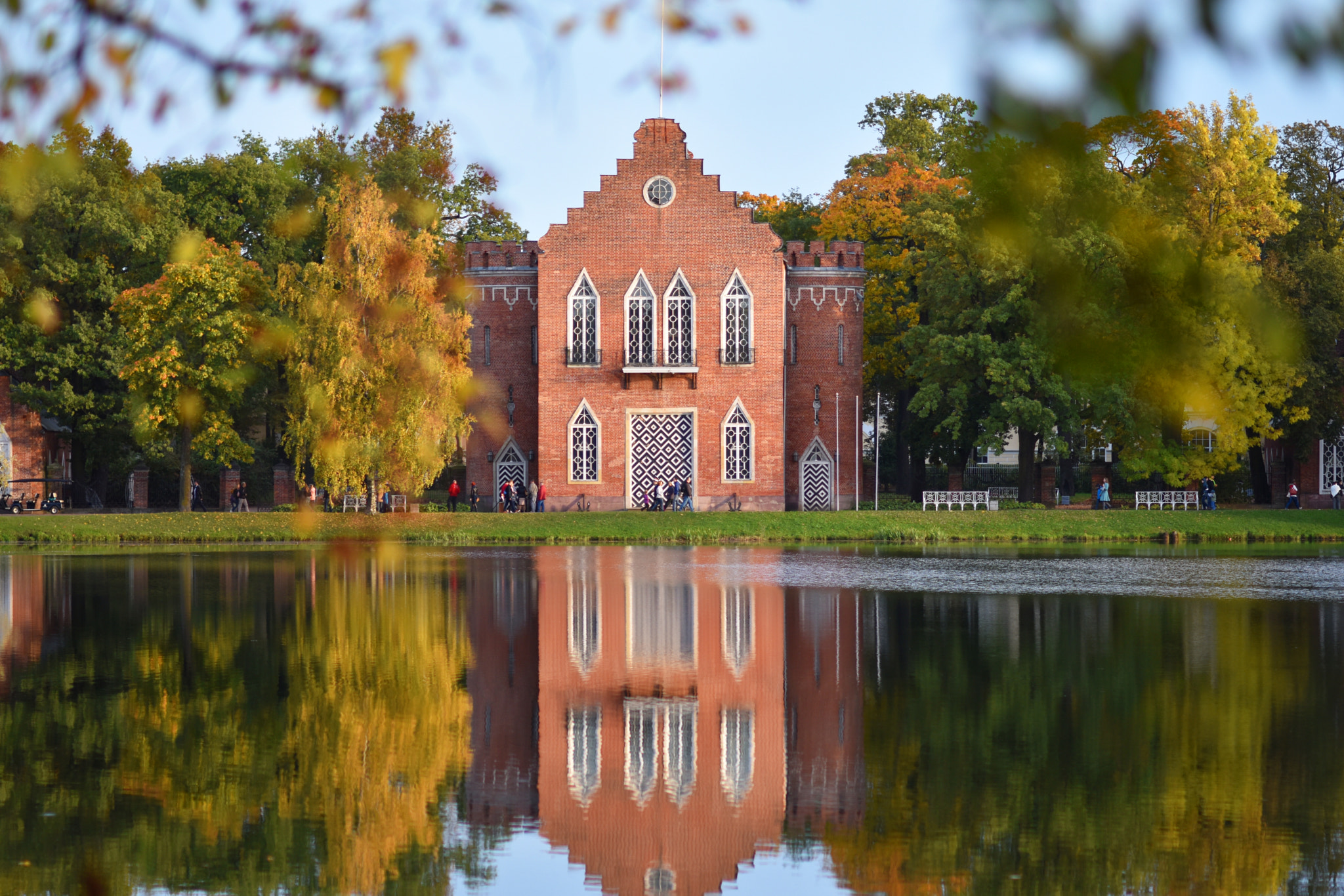 Nikon D5500 + Nikon AF-S Nikkor 85mm F1.4G sample photo. The autumn pond photography