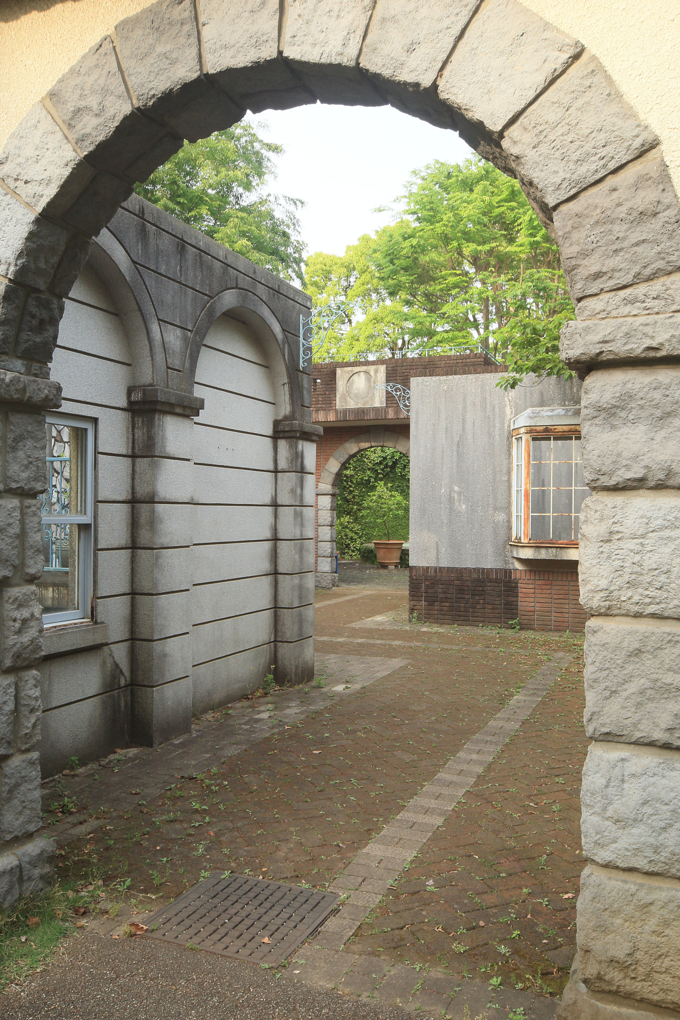 Canon EOS-1D Mark III sample photo. Alley photography