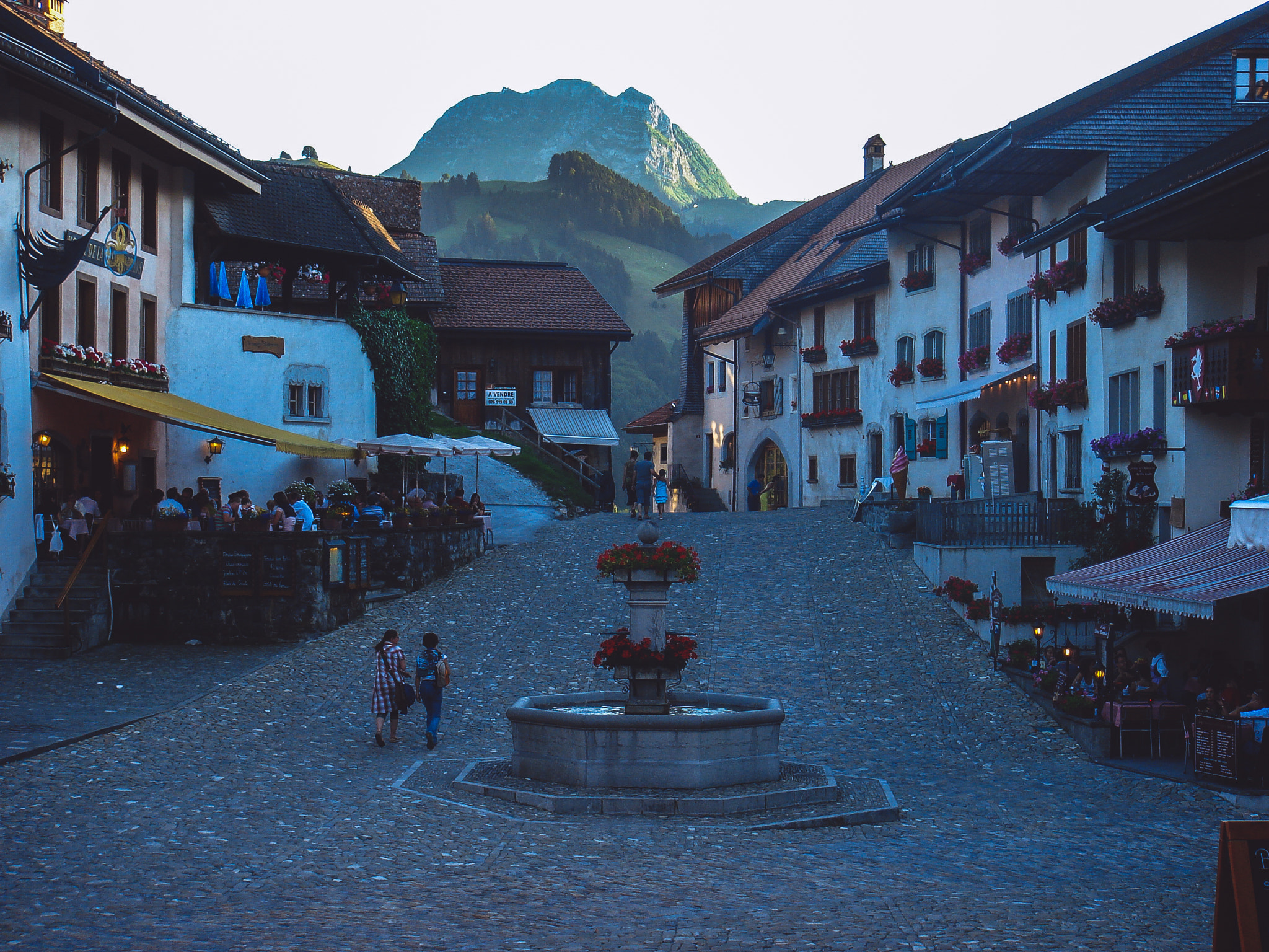 Sony DSC-T9 sample photo. Evening in gruyères photography