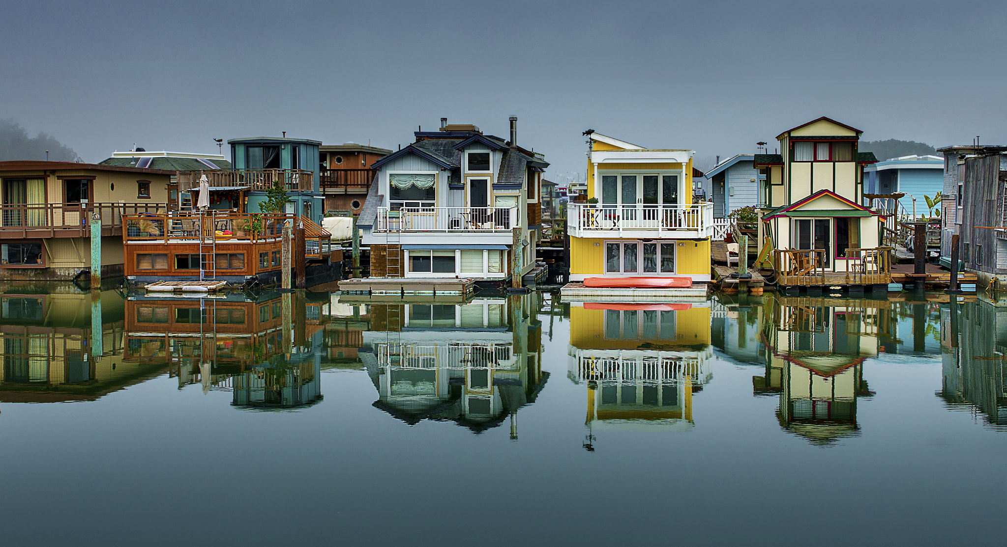 Nikon D800E + Nikon AF-S Nikkor 28mm F1.8G sample photo. Sausalito houseboats photography