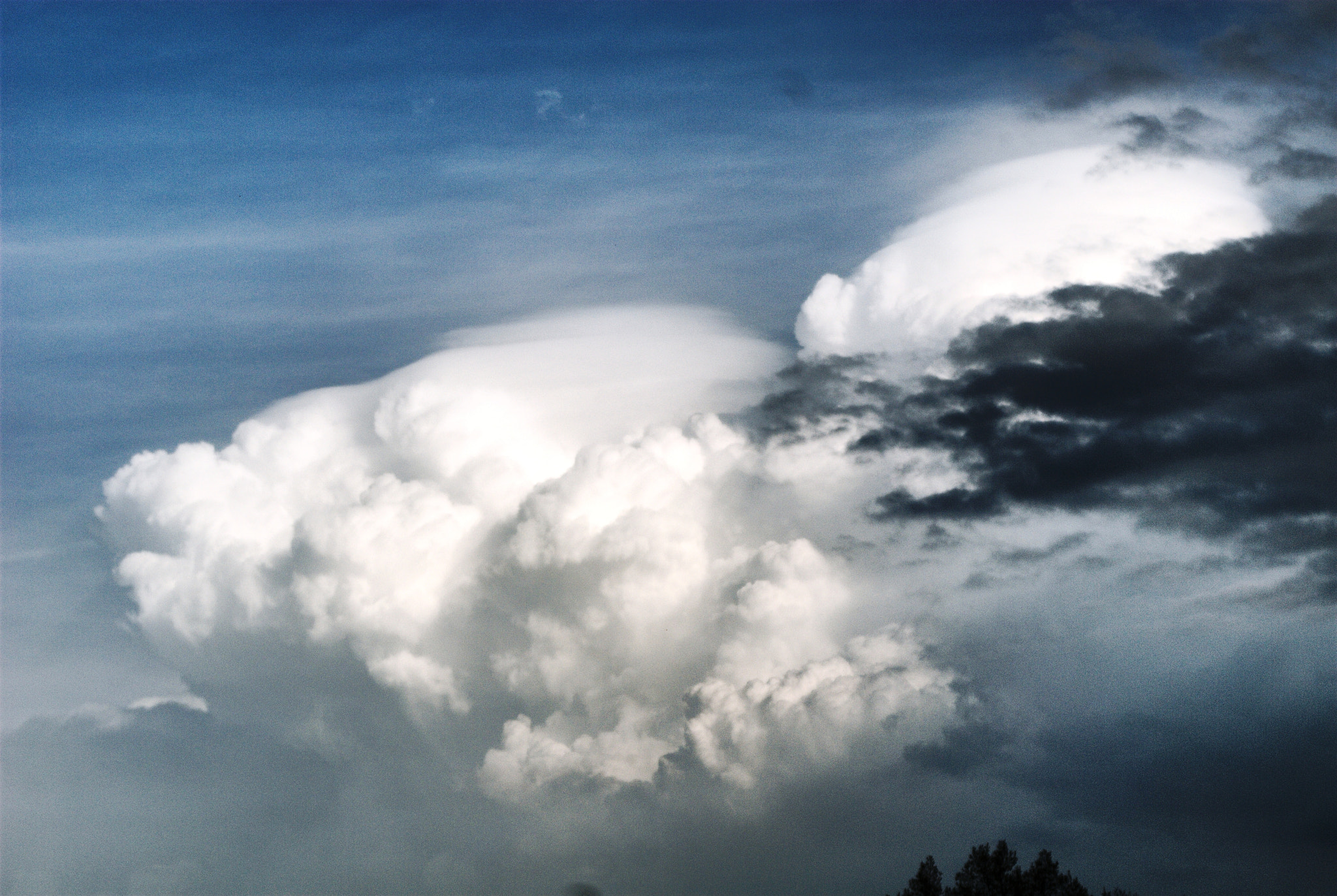 AF Zoom-Nikkor 35-70mm f/3.3-4.5 sample photo. Cumulous photography