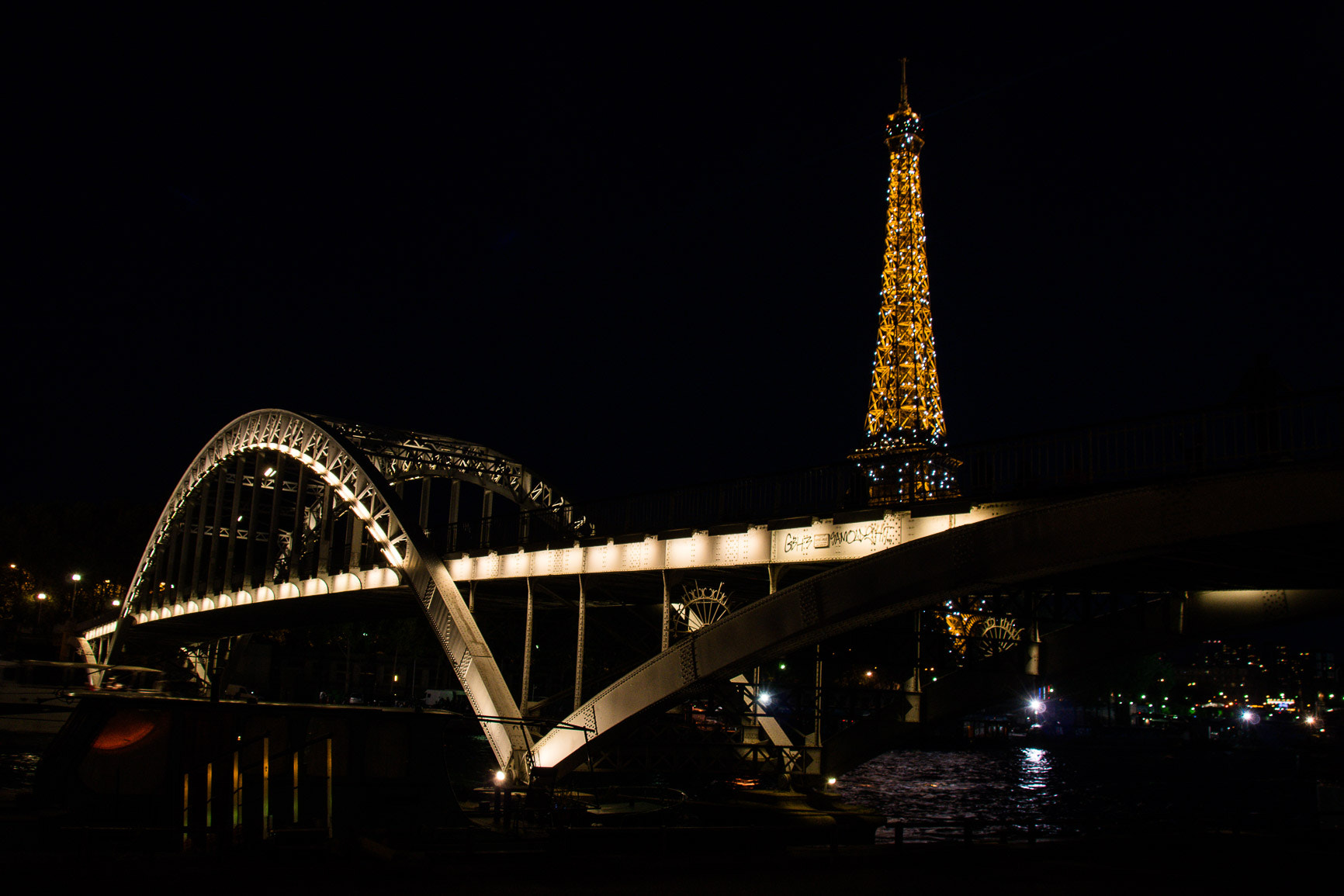Sigma 18-250mm F3.5-6.3 DC Macro OS HSM sample photo. Eiffel photography