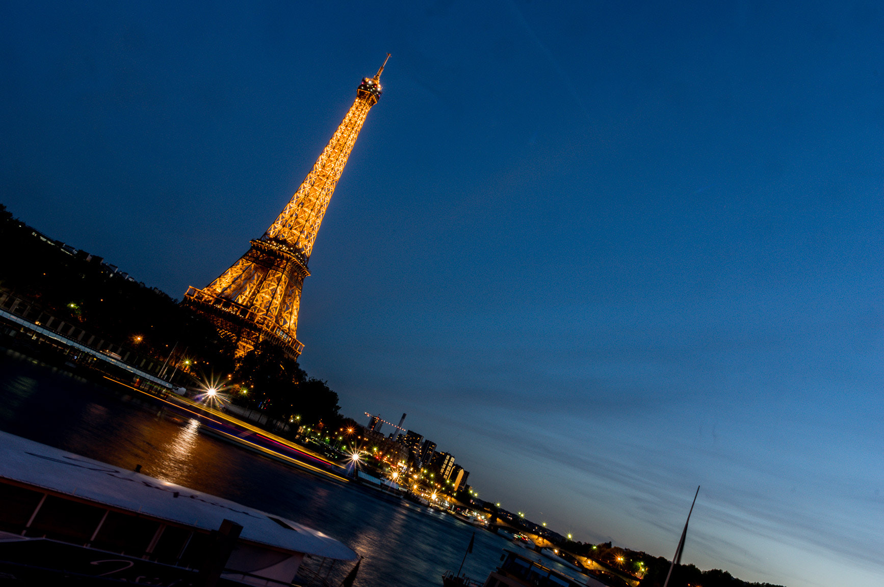 Sigma 18-250mm F3.5-6.3 DC Macro OS HSM sample photo. Eiffel photography