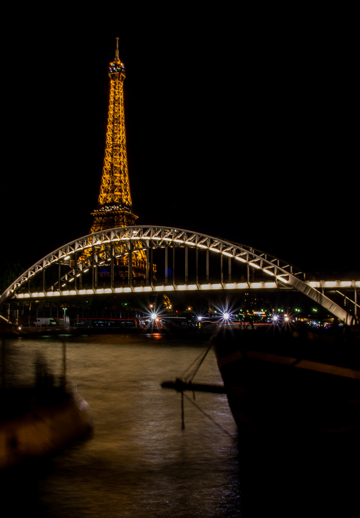 Sigma 18-250mm F3.5-6.3 DC Macro OS HSM sample photo. Eiffel photography