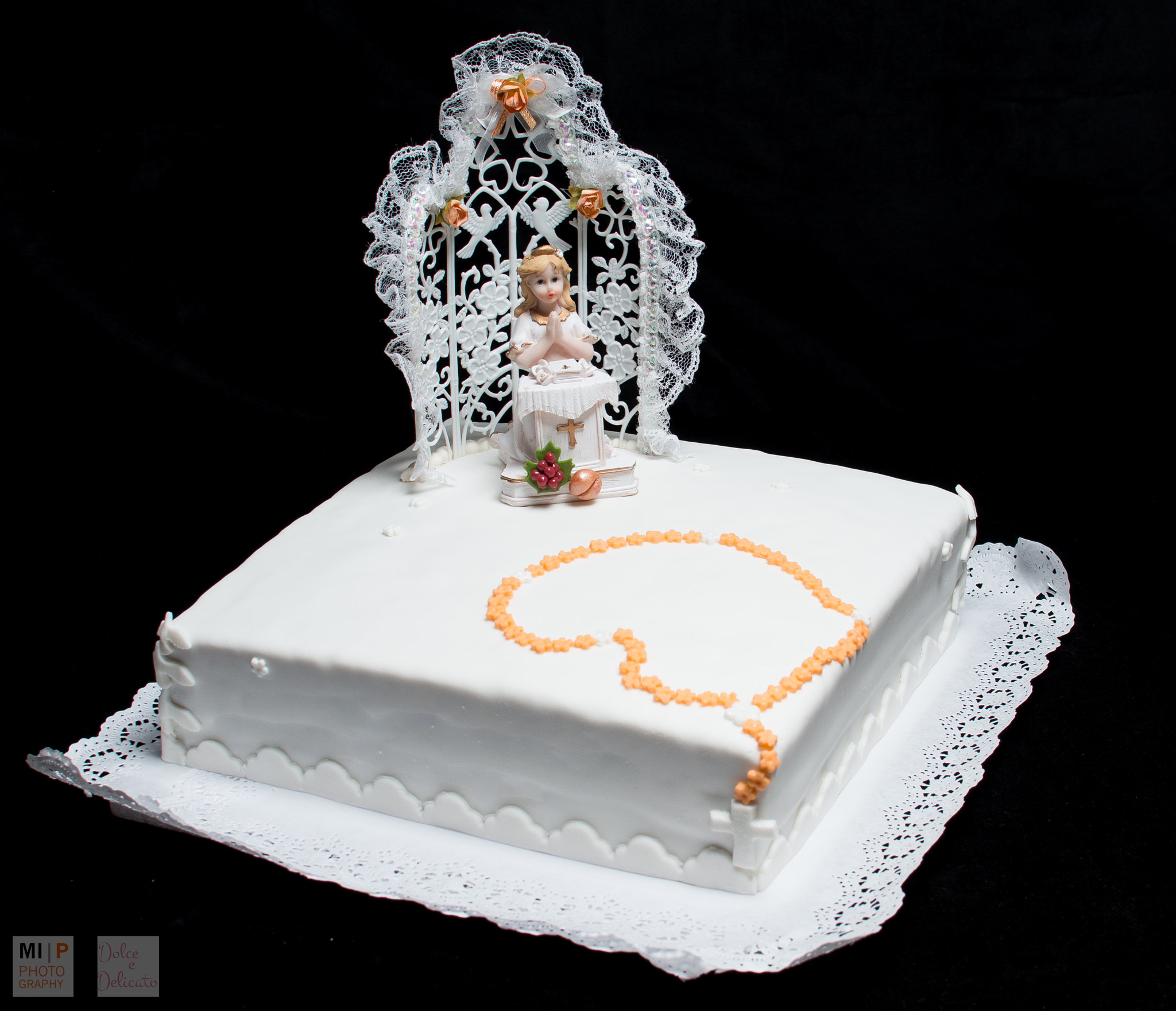 Nikon D800 + Nikon AF-S DX Nikkor 35mm F1.8G sample photo. First holy communion photography