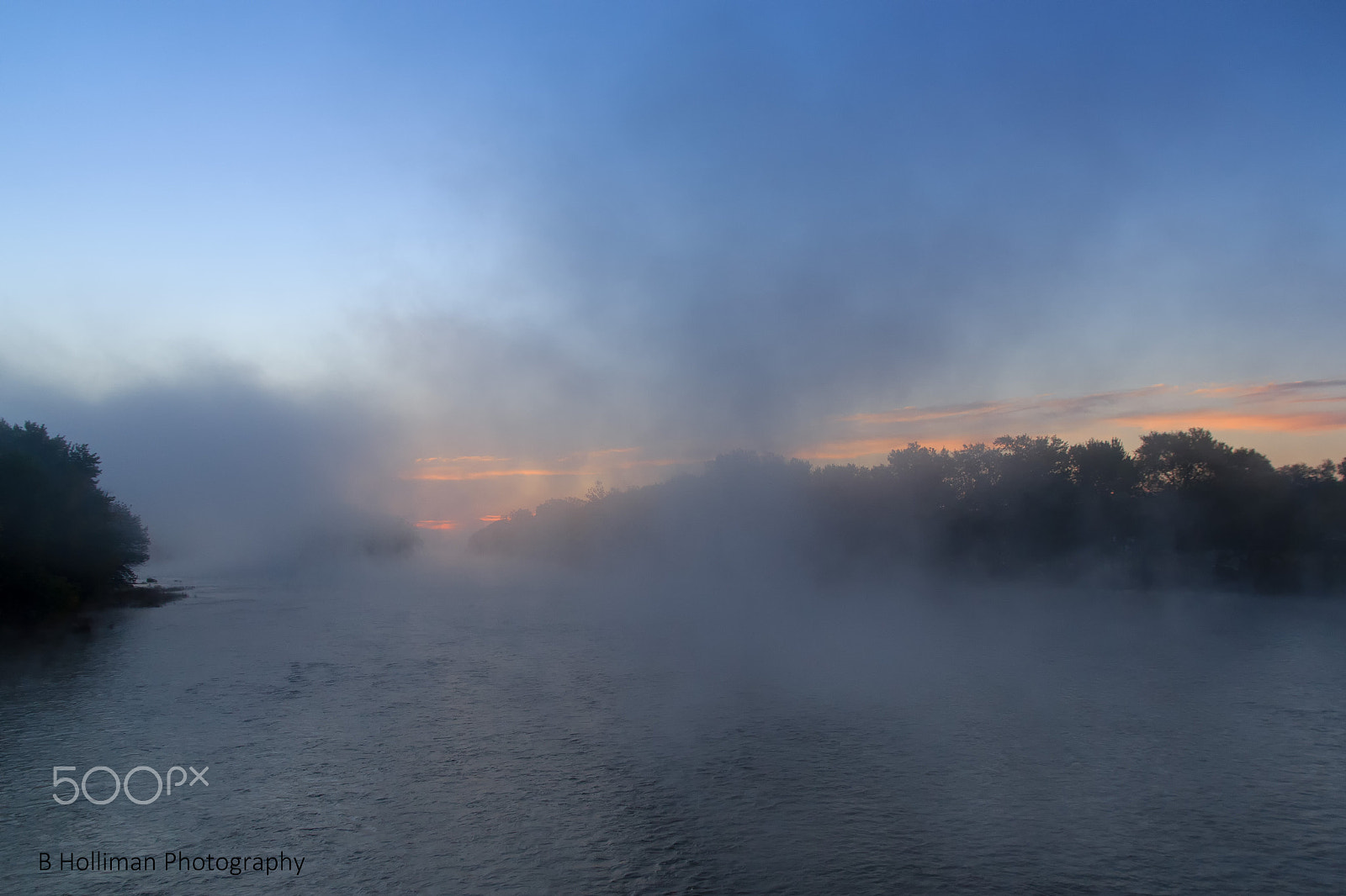 Canon EOS 550D (EOS Rebel T2i / EOS Kiss X4) sample photo. Misty sunrise photography