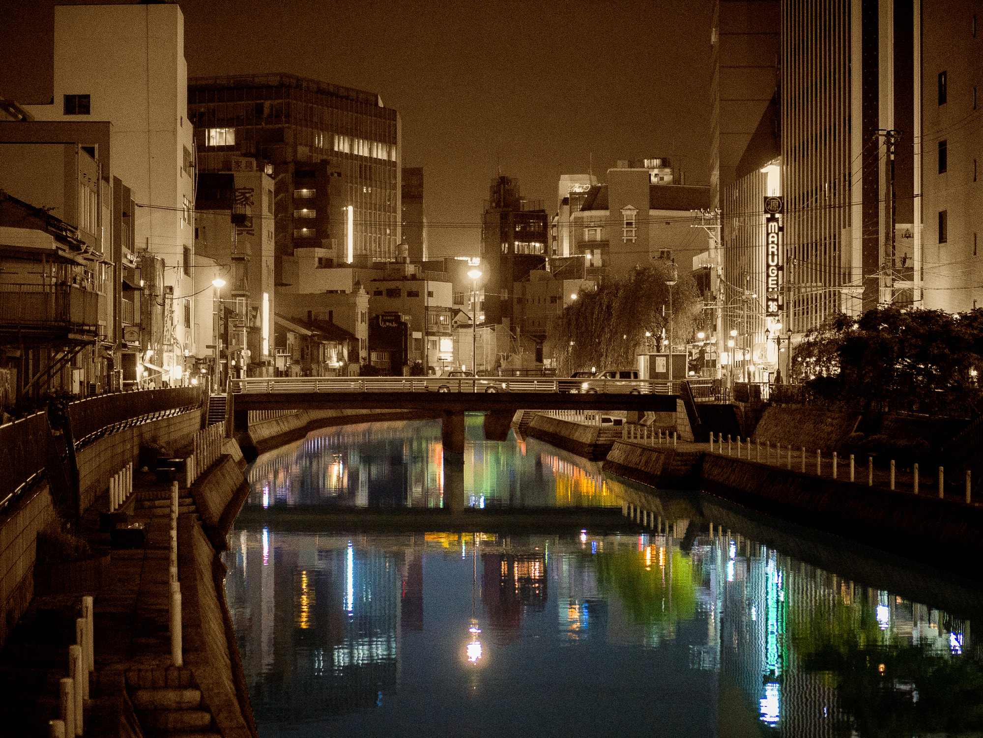 Panasonic Lumix G 42.5mm F1.7 ASPH Power OIS sample photo. Nightlife district Ⅱ photography