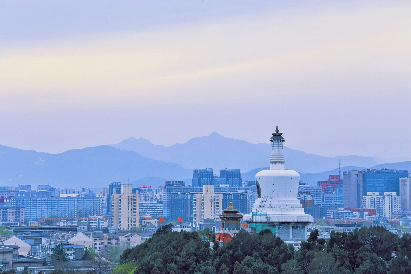 Canon EF 70-200mm F4L IS USM sample photo. 多云下的白塔 photography