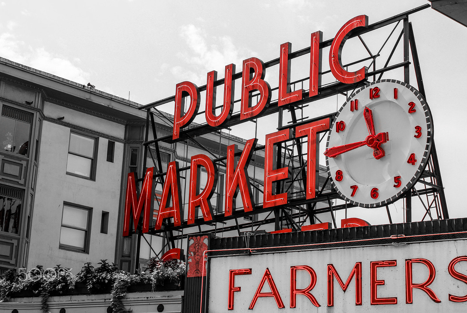 Canon EF 28-105mm f/3.5-4.5 USM sample photo. Red market photography