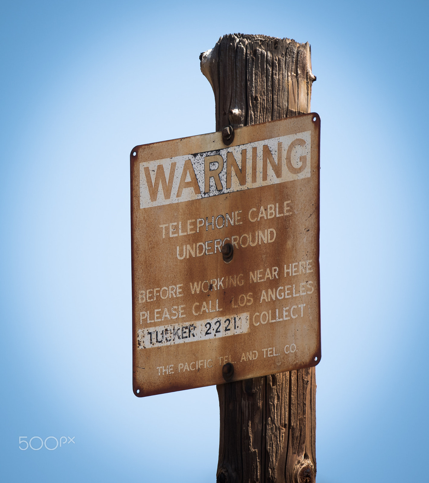 Canon EF 400mm F4 DO IS II USM sample photo. La-88 telco sign photography