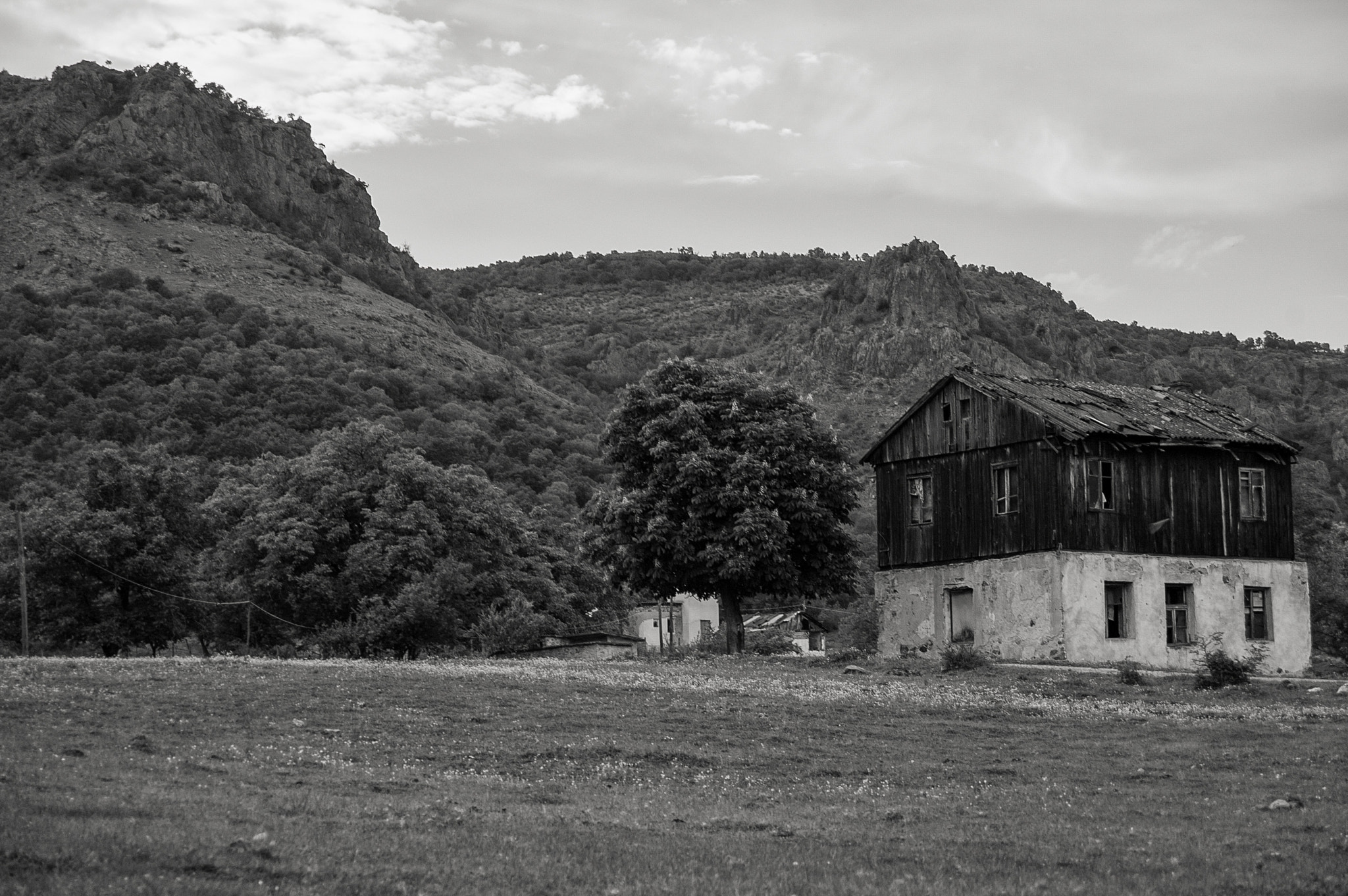 Nikon D70 + Sigma 18-50mm F3.5-5.6 DC sample photo. Old house photography