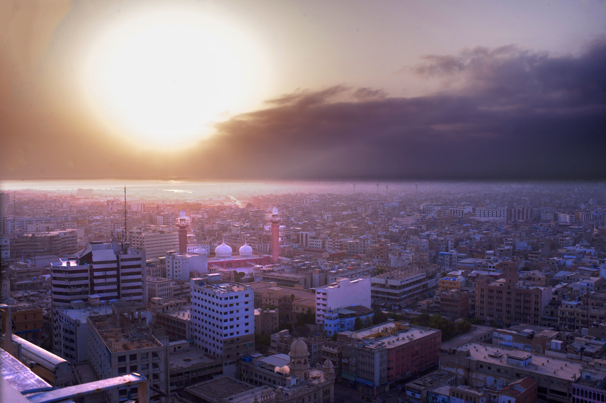 Nikon D3 + Nikon AF-S Nikkor 35mm F1.4G sample photo. Karachi view during sunset photography