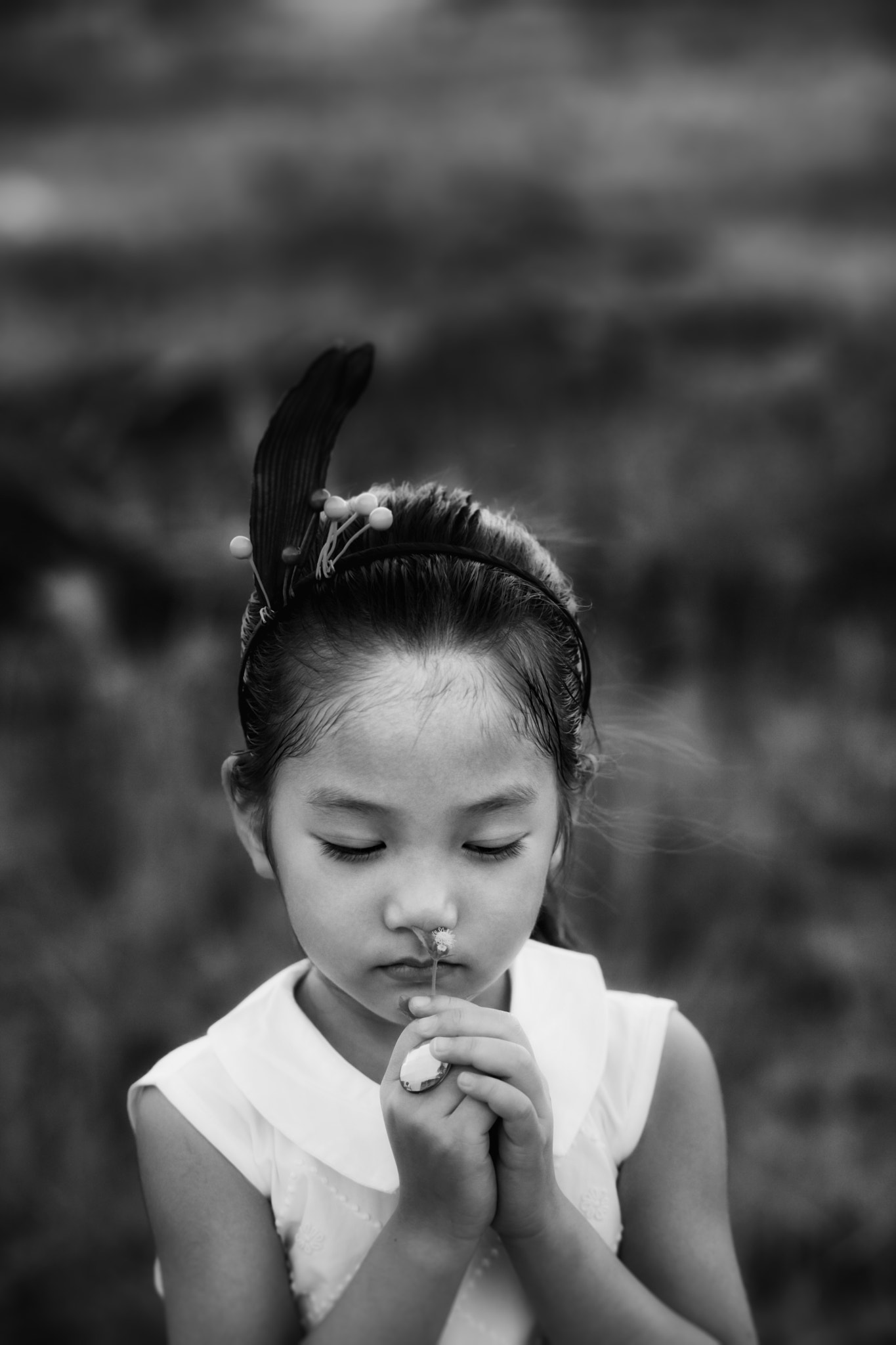 Canon EOS-1Ds Mark III sample photo. Girl and flower in bnw photography