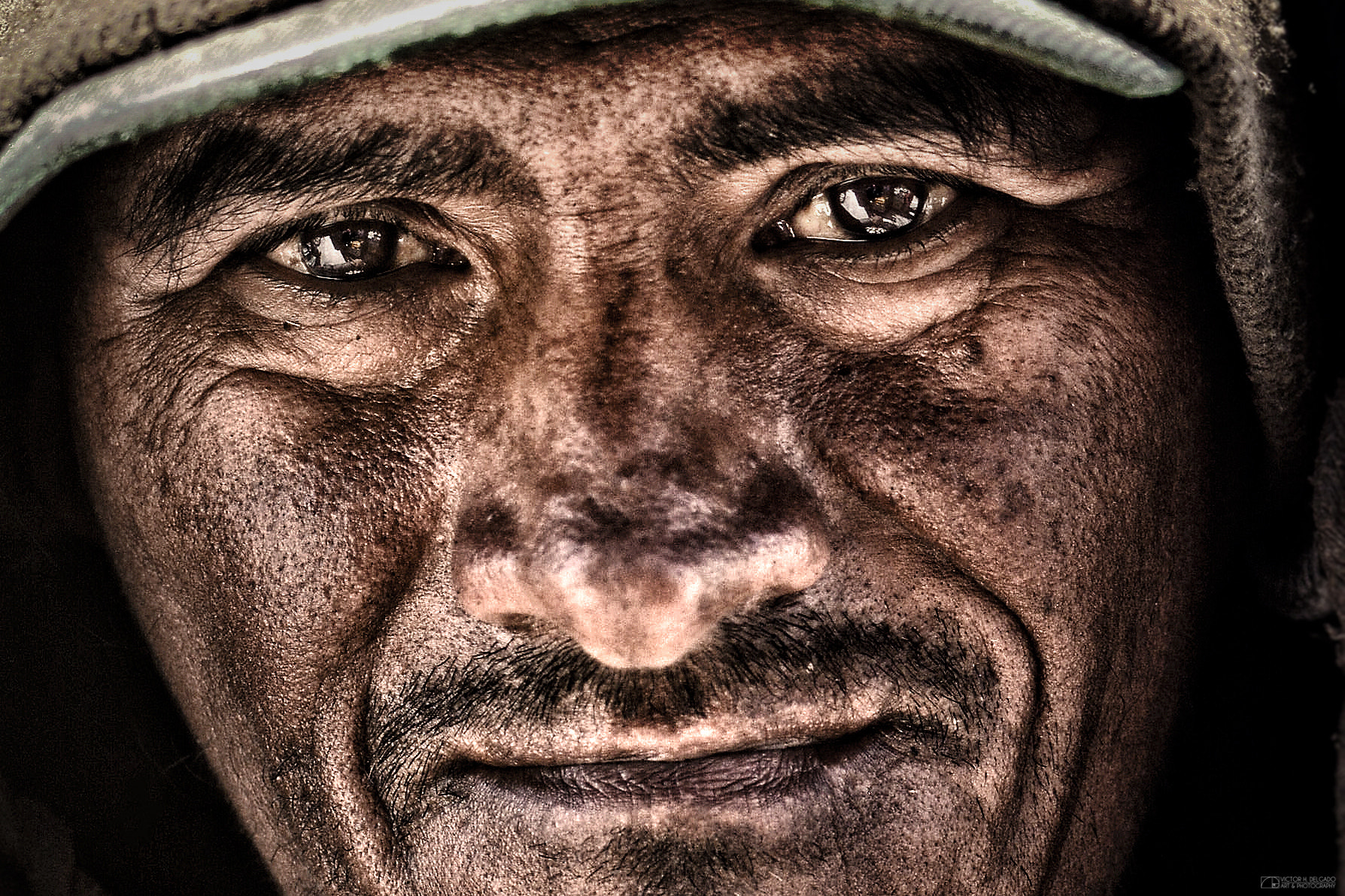 AF Zoom-Nikkor 35-105mm f/3.5-4.5 sample photo. Indigente photography