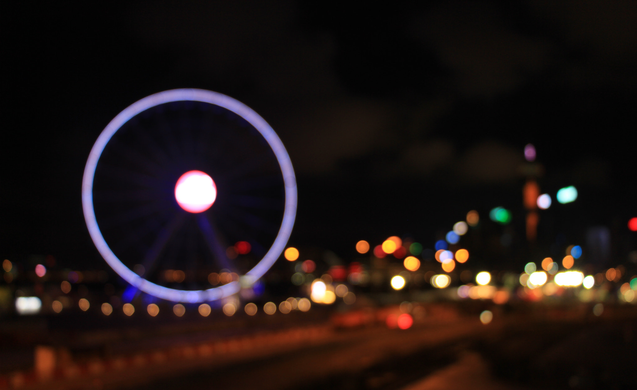 Canon EOS 700D (EOS Rebel T5i / EOS Kiss X7i) + Canon EF-S 18-135mm F3.5-5.6 IS STM sample photo. Bokeh photography - the hong kong ferris wheel photography