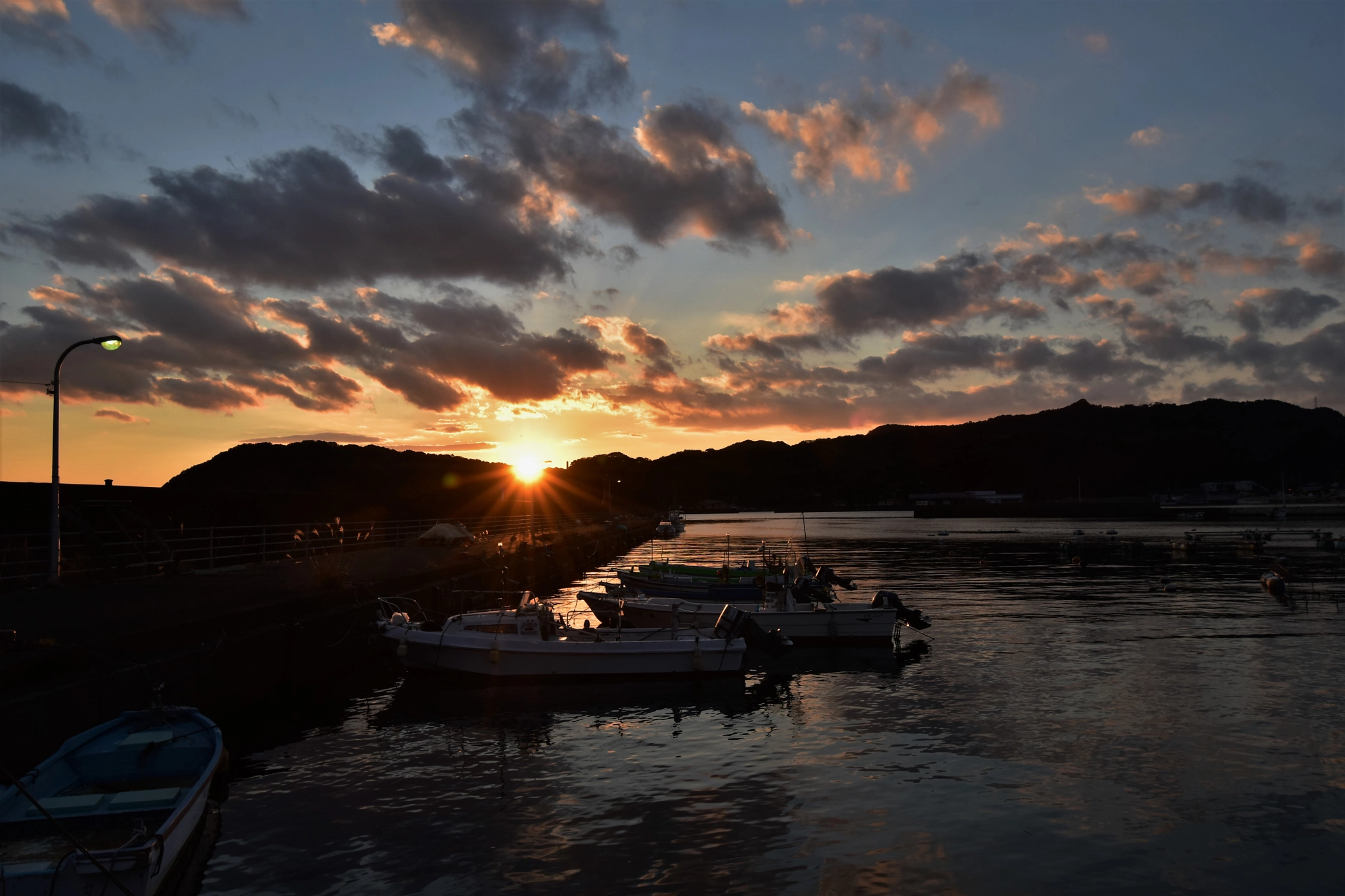 Nikon AF-S Nikkor 16-35mm F4G ED VR sample photo. Harbors of sunset photography