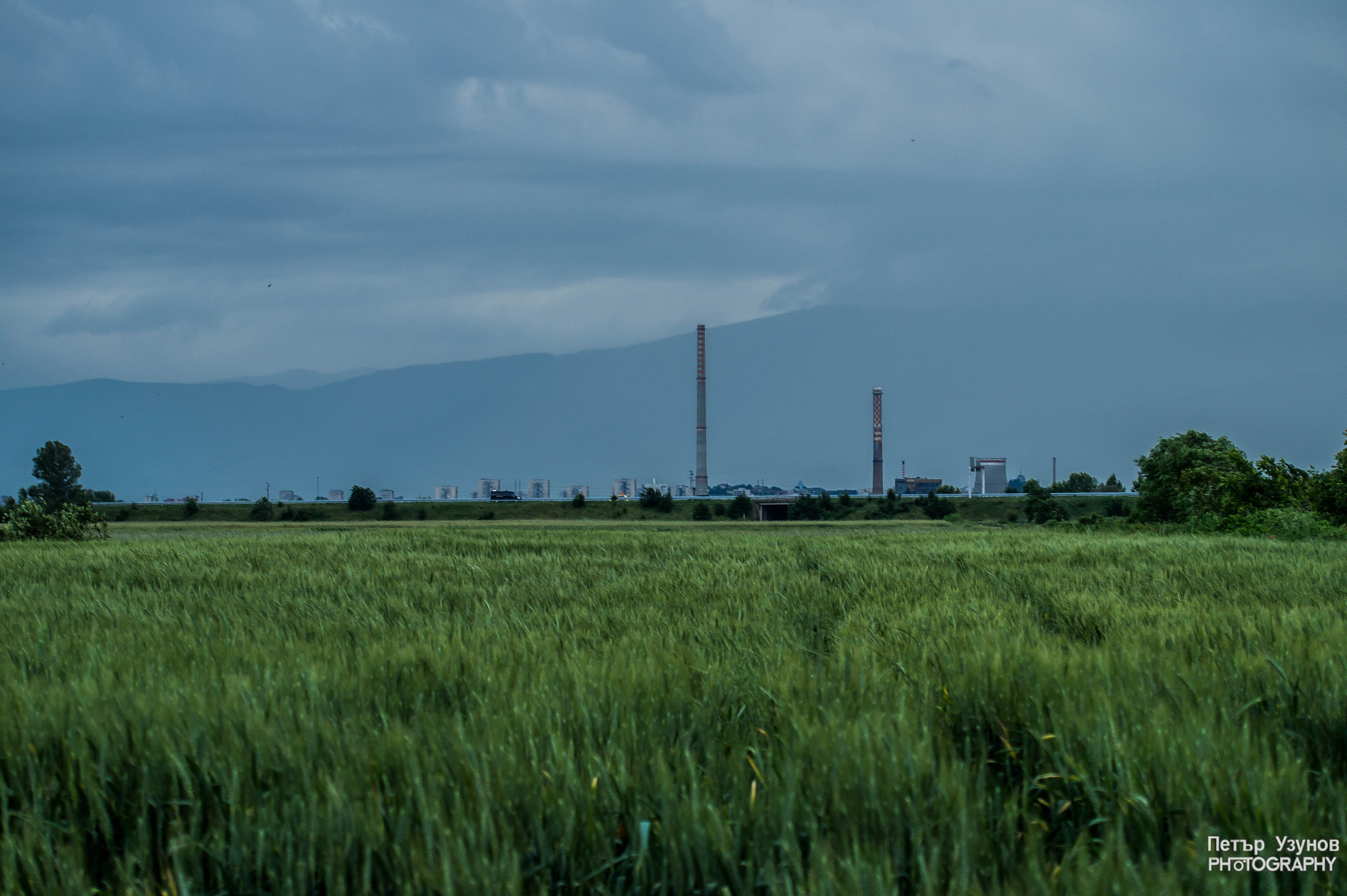 Sony SLT-A58 + Minolta AF 80-200mm F4.5-5.6 sample photo. Before the storm photography