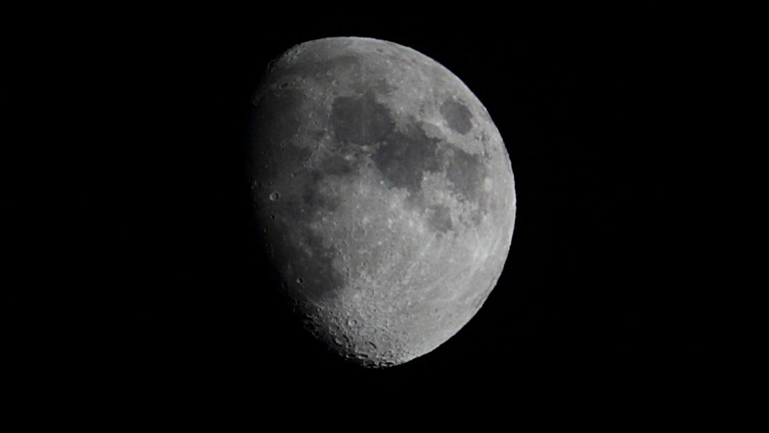 f/4-5.6 IS STM sample photo. 1st attempt to photoshoot the moon photography