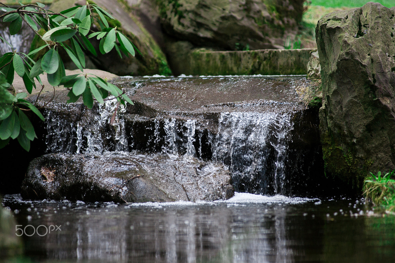 Sony Alpha DSLR-A700 + Minolta/Sony AF 70-200mm F2.8 G sample photo. Waterfall in park photography