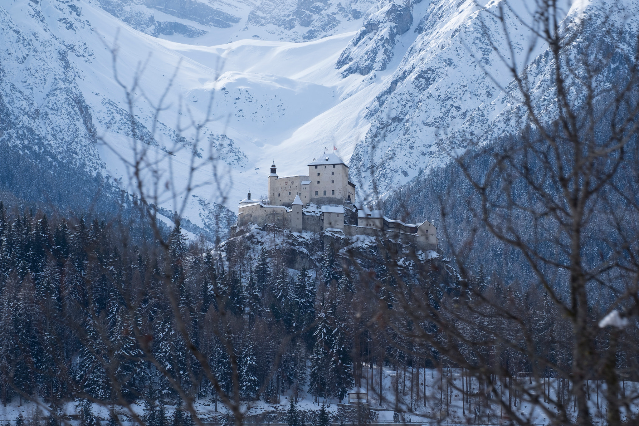 Fujifilm X-T10 + Fujifilm XC 50-230mm F4.5-6.7 OIS II sample photo. Schloss tarasp photography