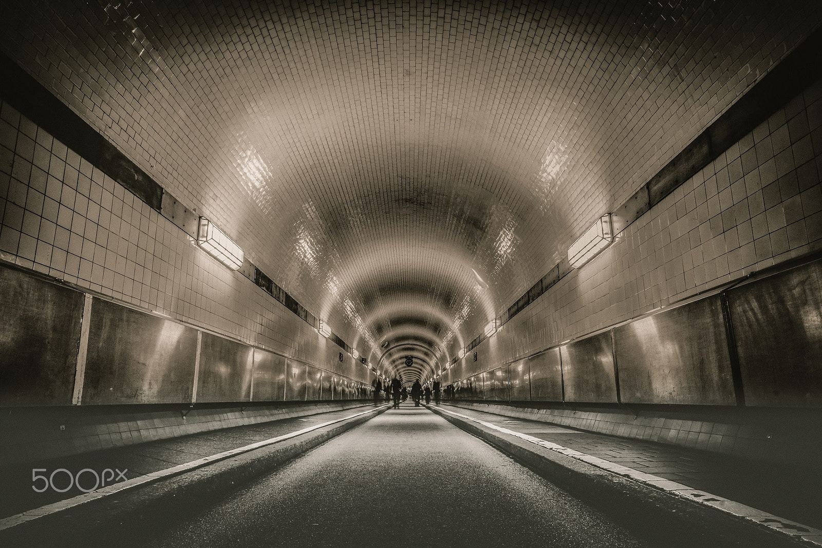 Minolta AF 28-80mm F3.5-5.6 II sample photo. Tunnel of the dead photography