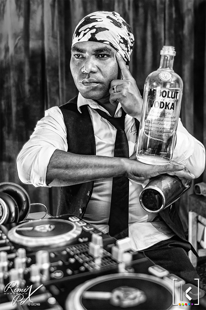 Canon EOS 7D + Canon EF 20-35mm f/2.8L sample photo. Tex the bartender photography