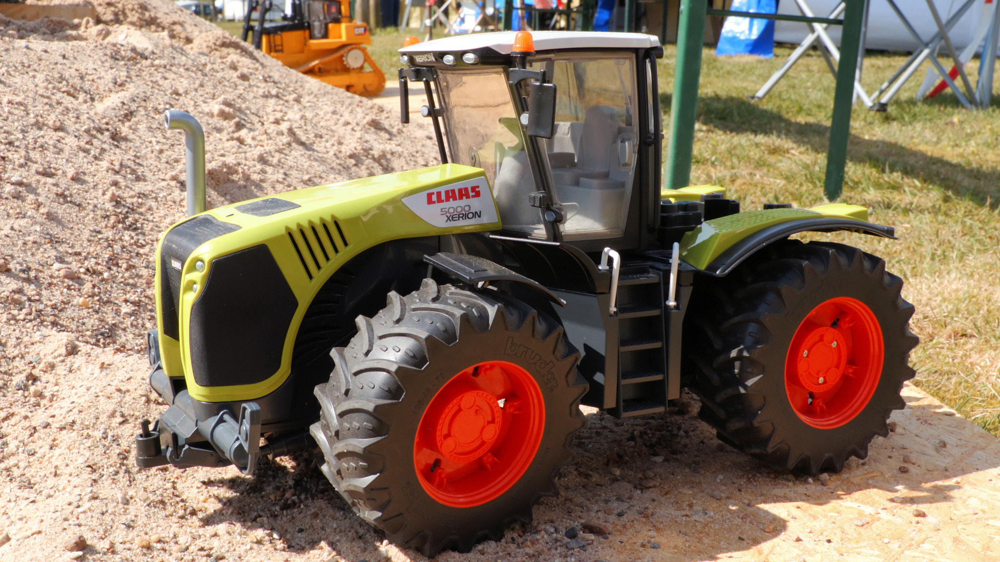 Canon XC10 sample photo. Bruder claas 5000 xerion photography