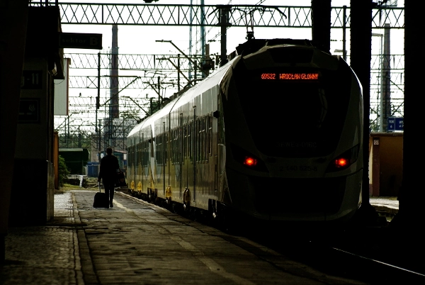 Sony Alpha DSLR-A200 + Minolta AF 100-300mm F4.5-5.6 sample photo. Legnica, dworzec kolejowy photography