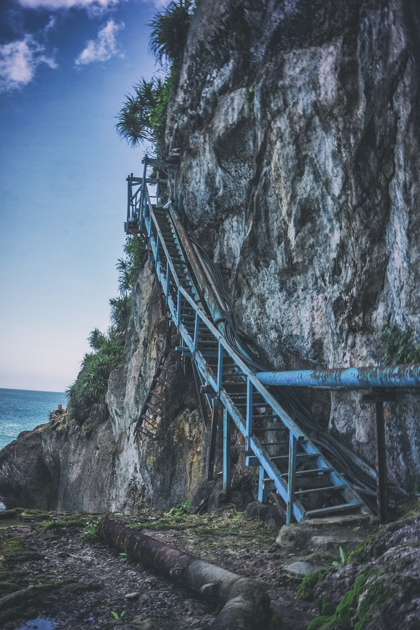 Sony E 16-50mm F3.5-5.6 PZ OSS sample photo. Stairway to paguyangan cliffs photography
