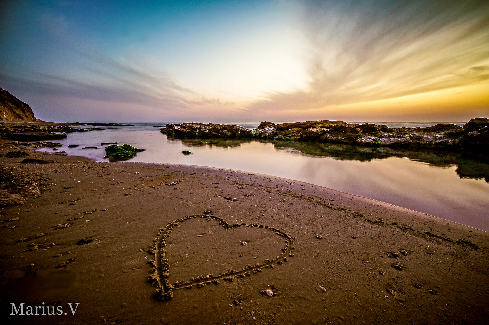 Sony Alpha NEX-6 + Sony E 10-18mm F4 OSS sample photo. Love is in the air photography