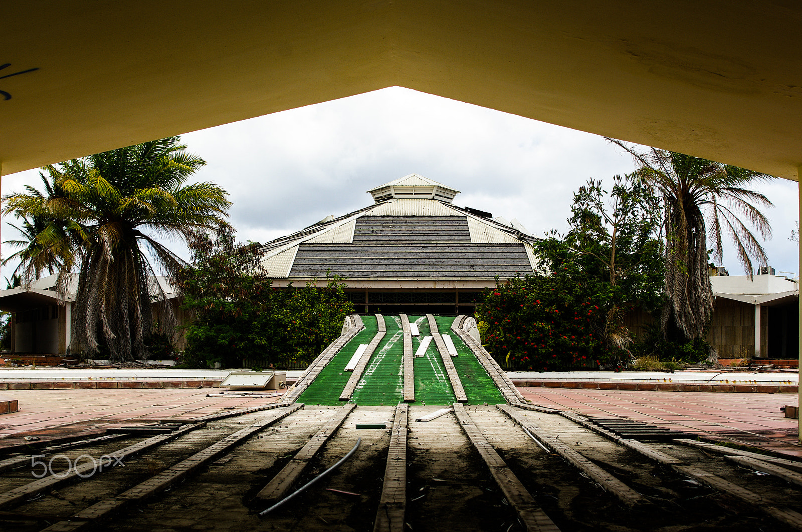 Pentax K20D + smc PENTAX-FA* 28-70mm F2.8 AL sample photo. Lost caribbean resort photography