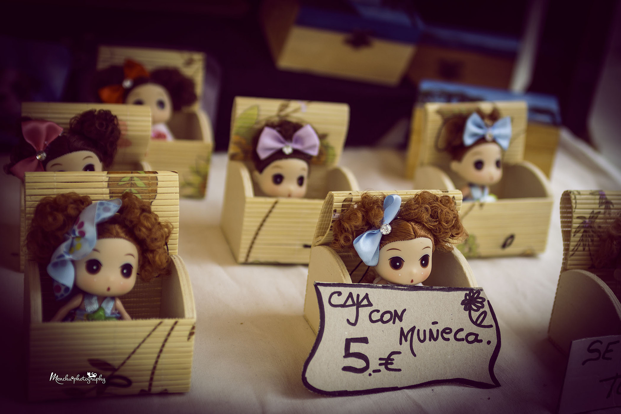 EF28-70mm f/2.8L USM sample photo. Dolls box photography