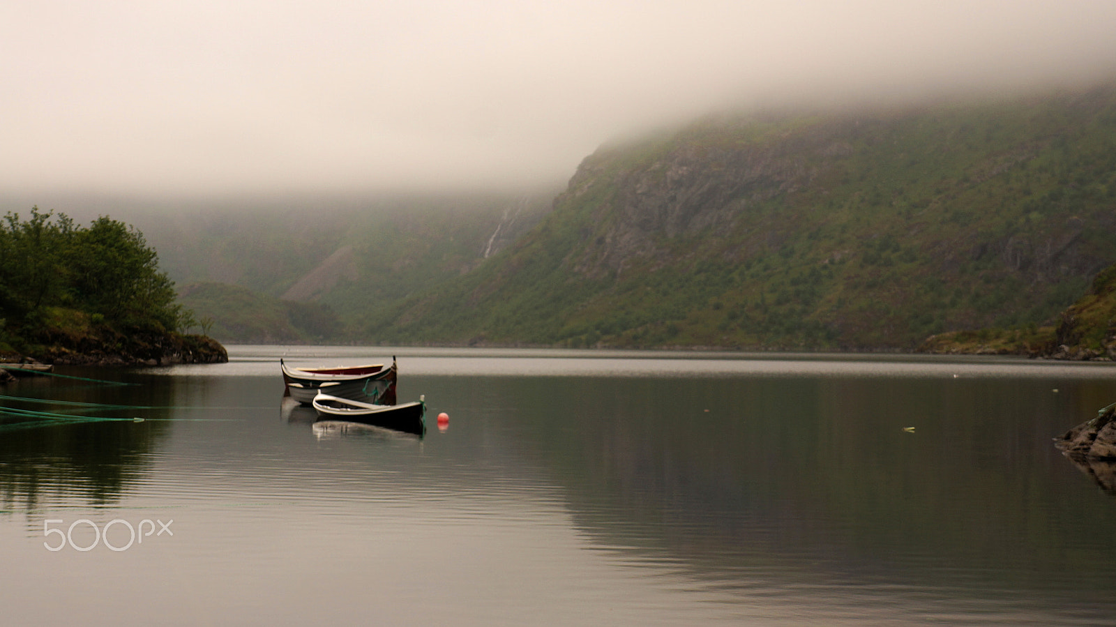 Sony E 18-55mm F3.5-5.6 OSS sample photo. Lake, lofoten photography