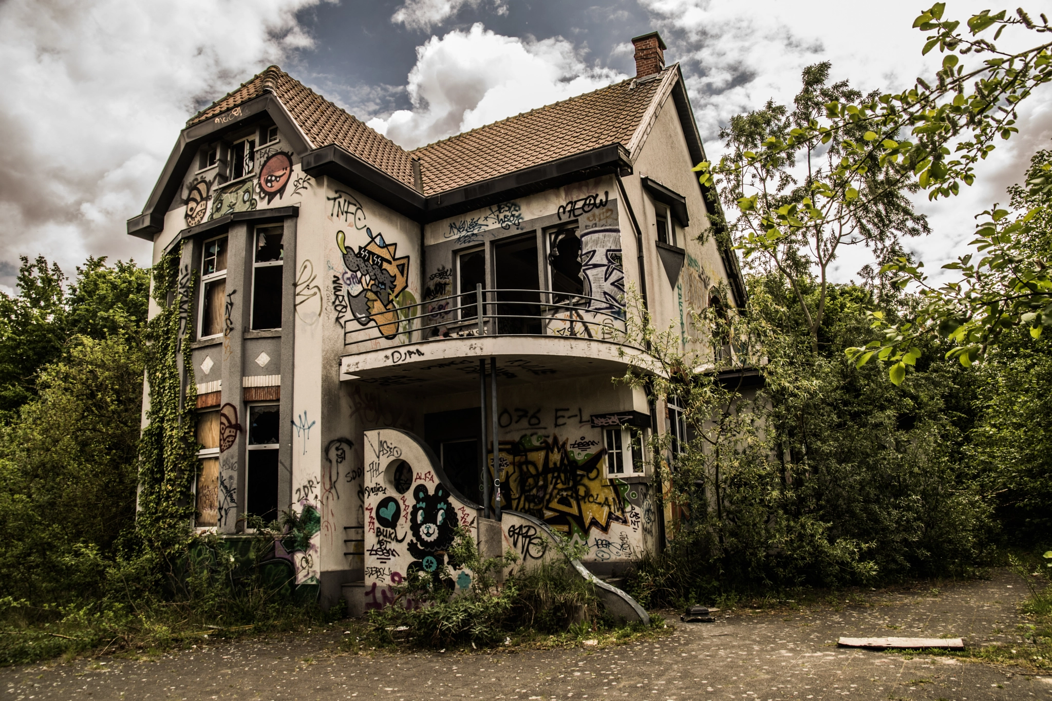 Sigma 17-70mm F2.8-4.5 DC Macro Asp. IF HSM sample photo. Haunted house photography