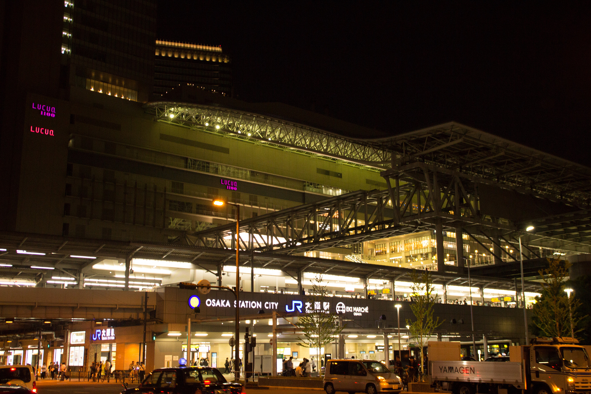 Canon EOS 600D (Rebel EOS T3i / EOS Kiss X5) sample photo. Osaka station photography