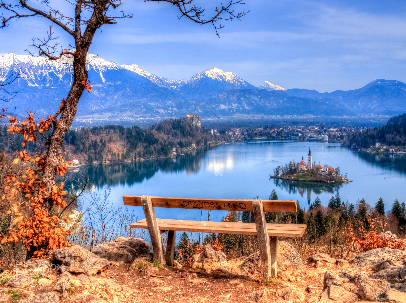 Olympus OM-D E-M10 sample photo. A bench with a view photography