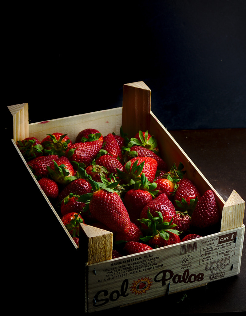 Samsung NX300 + Samsung NX 50-200mm F4-5.6 ED OIS sample photo. Strawberry ice cream photography