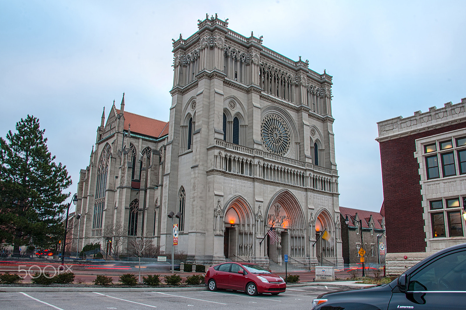 Canon EOS 400D (EOS Digital Rebel XTi / EOS Kiss Digital X) sample photo. Cathedral basilica of the assumption photography