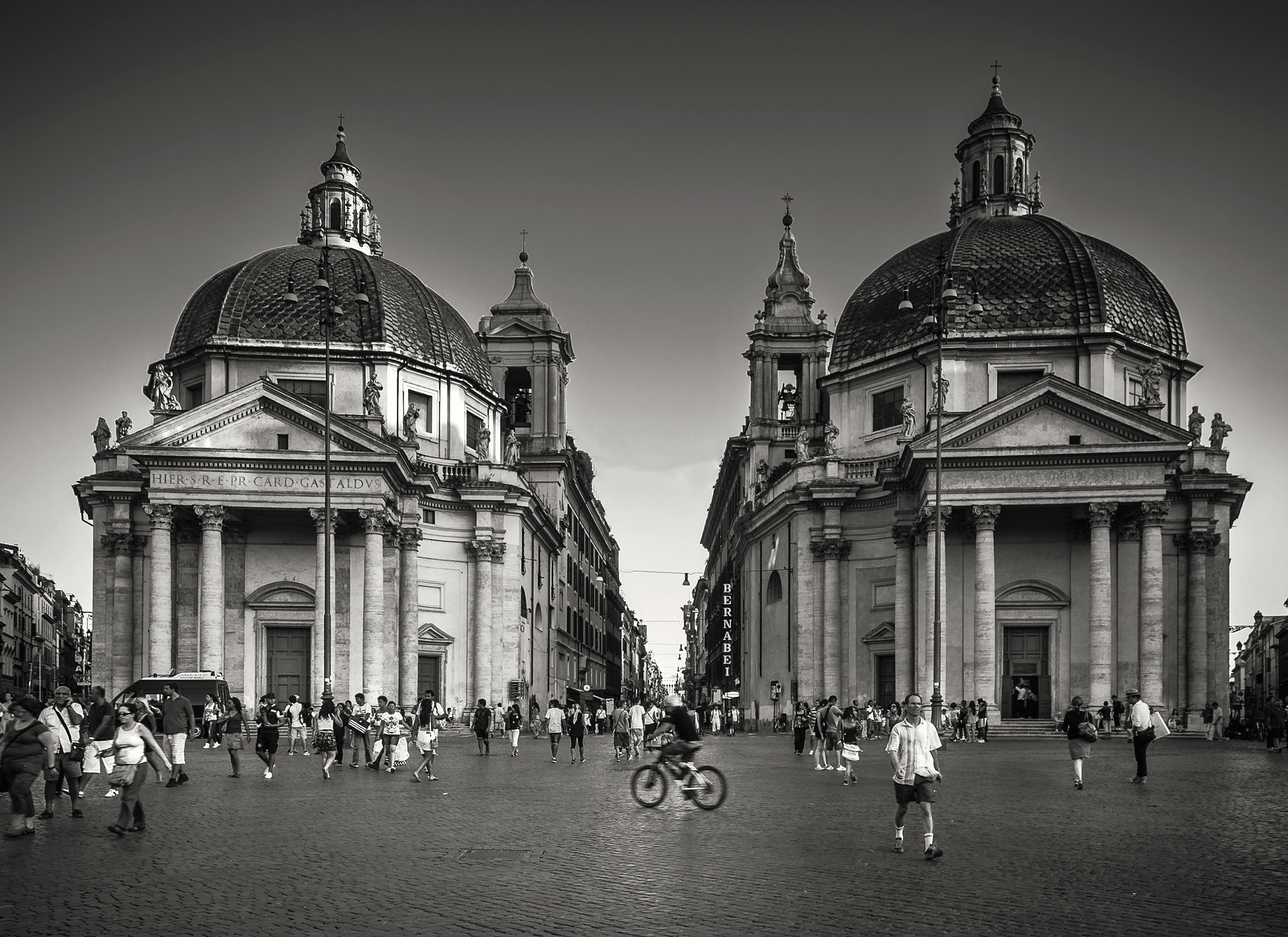 Leica Digilux 3 sample photo. 17 de mayo - piazza del popolo photography