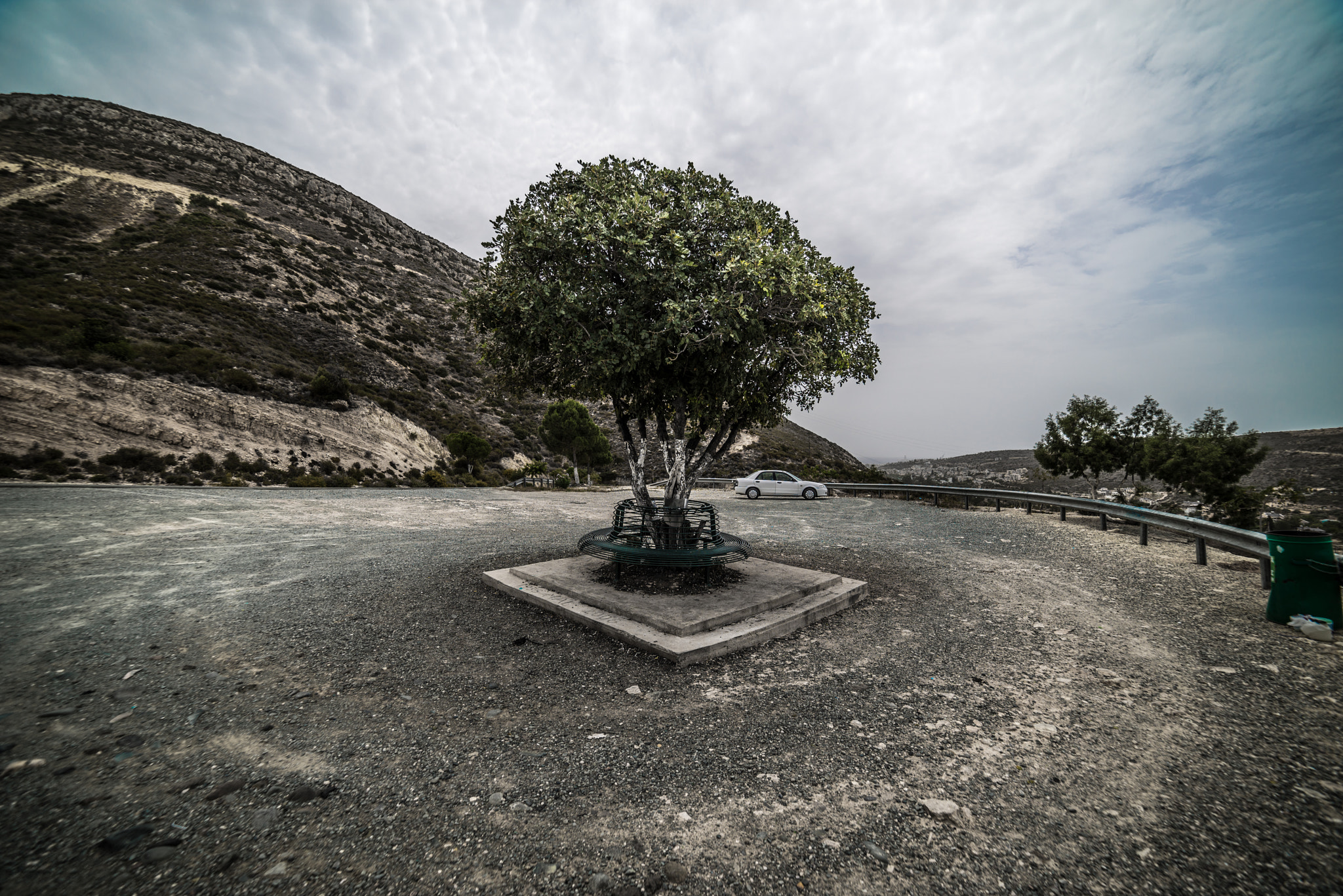 Samyang 14mm F2.8 ED AS IF UMC sample photo. Rain shelter photography