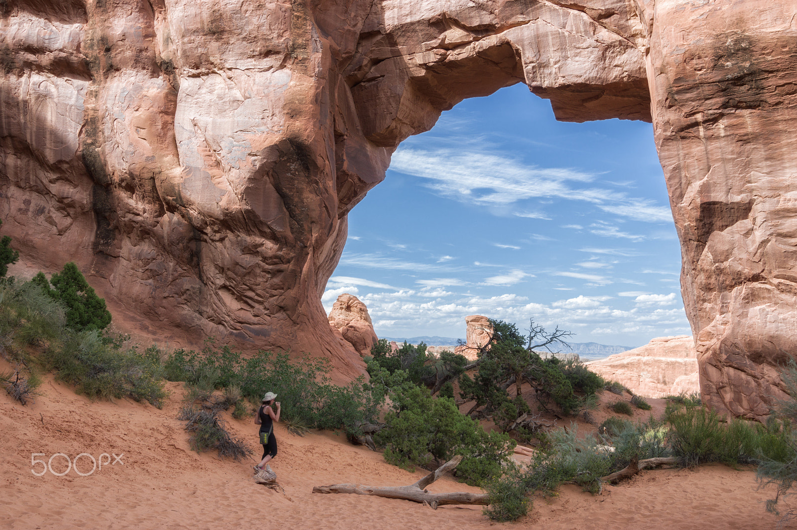 Pentax K-3 sample photo. Walking through the arch photography