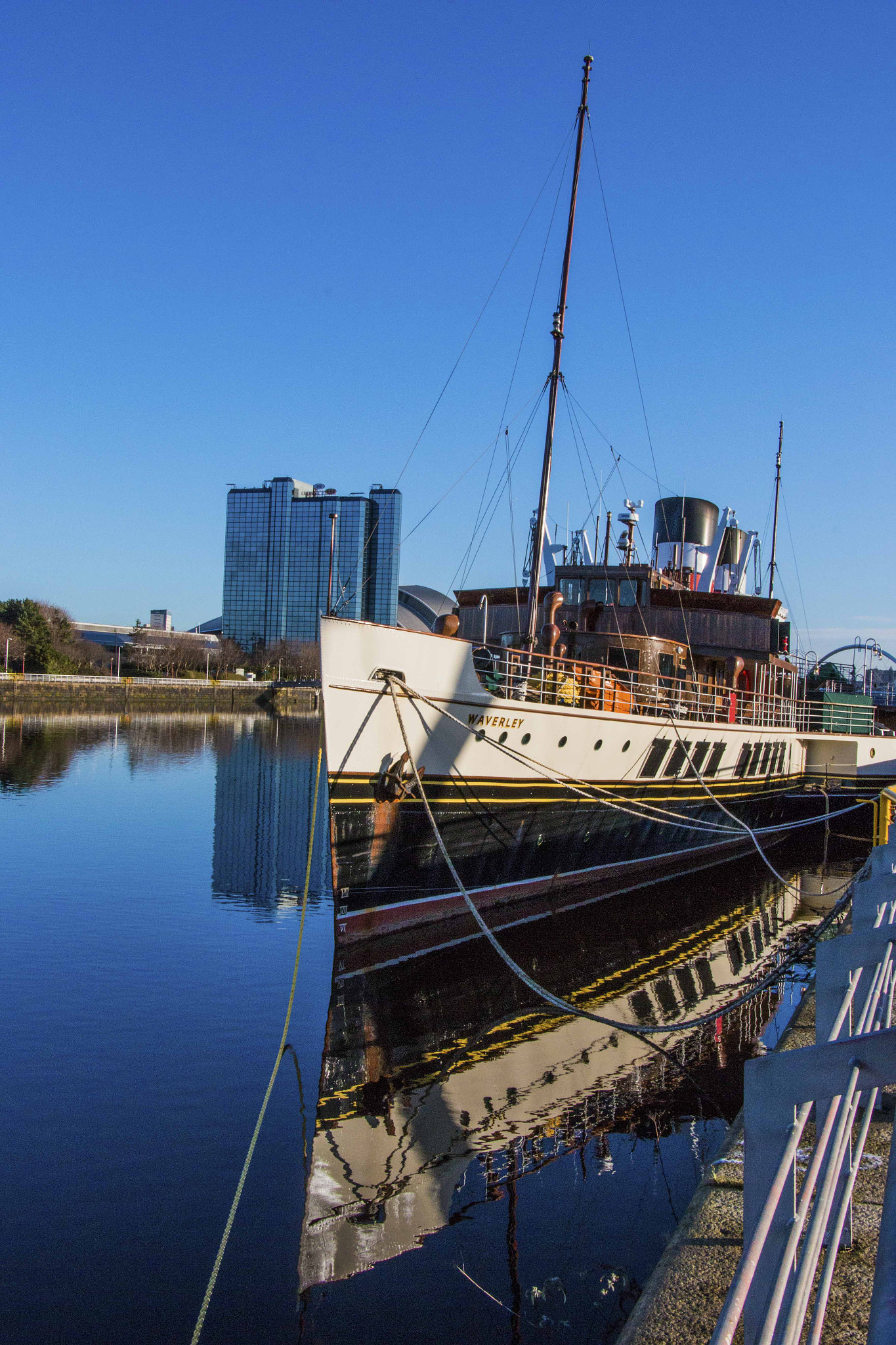 Canon EF-S 18-135mm F3.5-5.6 IS STM sample photo. Waverly paddle steamer on the river clyde photography